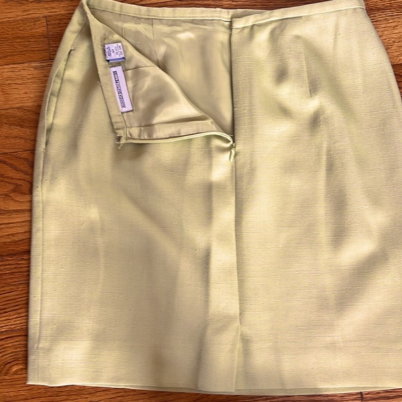 The IT color soft green transitional suit.10p.Lined.Beautiful gold/enamelbuttons - Picture 8 of 8